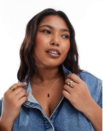 Curve multirow necklace with black enamel charm pendant in gold tone