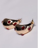 chunky hoop earrings with red jewels in 18k gold plated