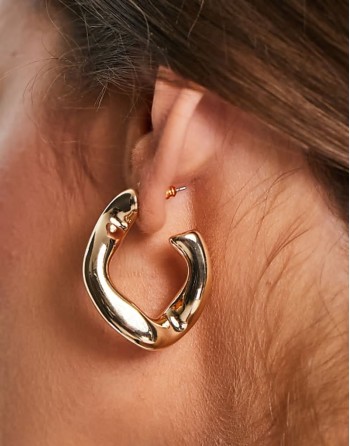 hoop earring with twist link design in gold tone