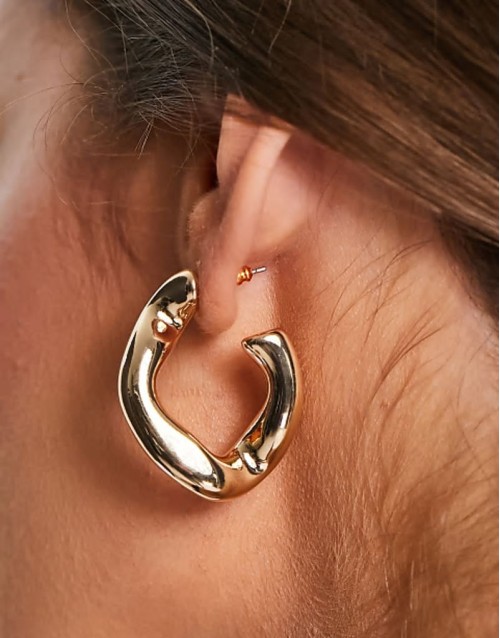 hoop earring with twist link design in gold tone