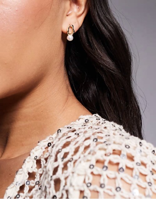 14k gold plated stud earrings with faux pearl drop detail in gold tone