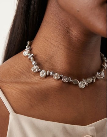 short necklace with multi faux pearl detail in grey
