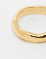 waterproof stainless steel ring with twist design in gold tone